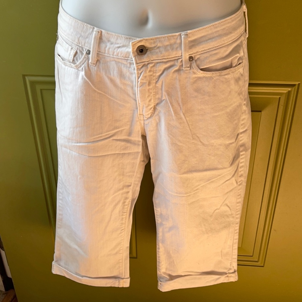 Levi’s Denizen 100% white Cotton Denim Capri’s Size 14.